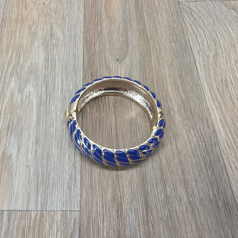 GPK Gold Tone Blue Enamel Snake Skin Pattern Hinged Bangle Bracelet‎ Women's